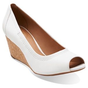 Clark’s Burmese Art White Wedge Pump size 5